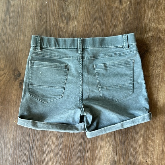 Stretchy shorts - Picture 3 of 3